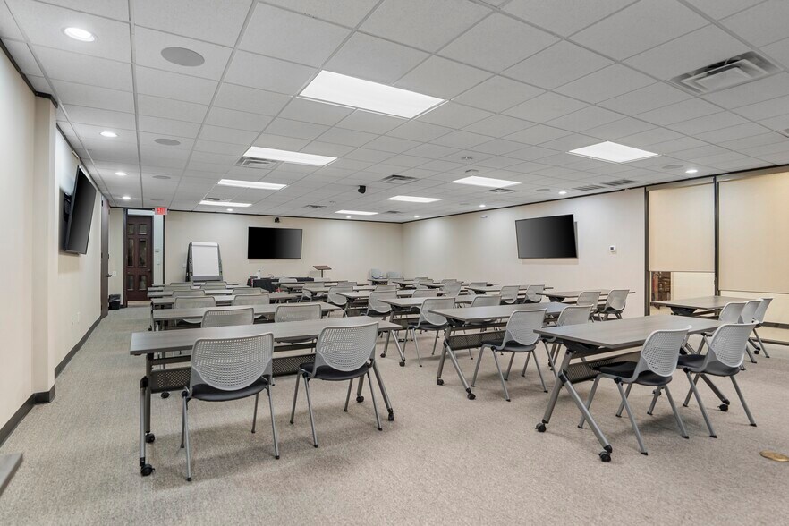 More Photos Of 2901 W Sam Houston Pky N, Houston Research And Development For Lease