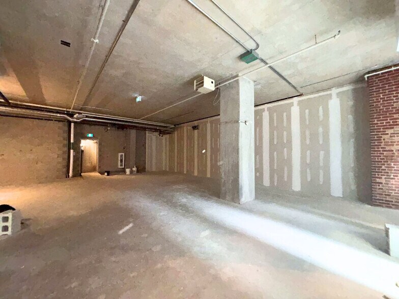 More Photos Of 83 King St E, Toronto Storefront Retail Residential For Lease
