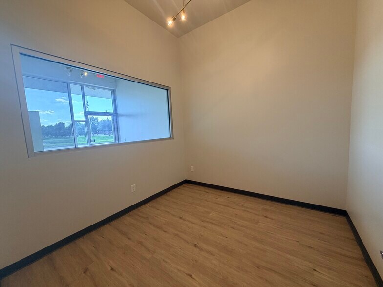 More Photos Of 18107 Longenbaugh, Cypress Showroom For Lease
