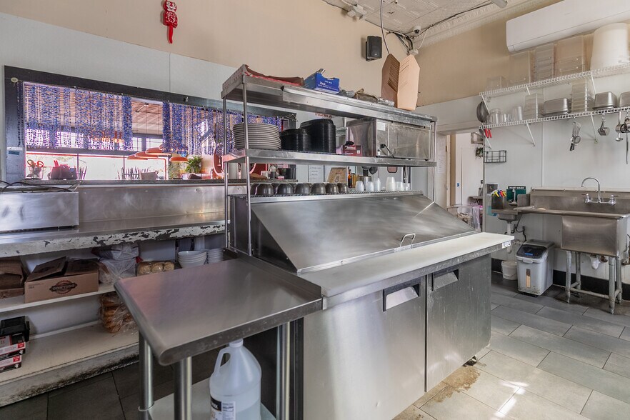 More Photos Of 1804 E Main St, Chattanooga General Retail For Sale