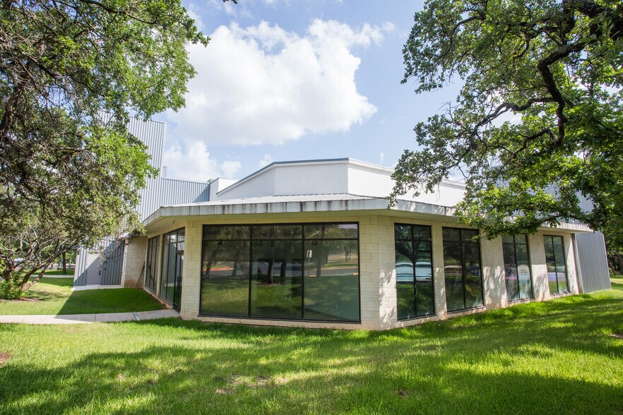 More Photos Of 4001 W Parmer Ln, Austin Office For Lease