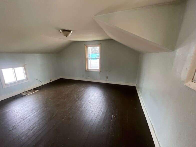 More Photos Of 5 N Eagle St, New Buffalo Apartments For Sale