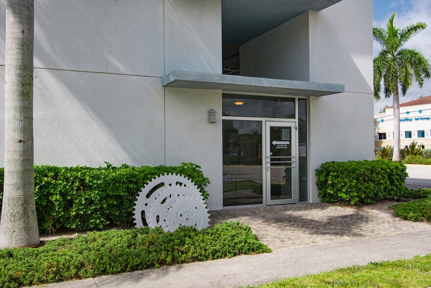 More Photos Of 3330 S Federal Hwy, Boynton Beach Medical For Lease