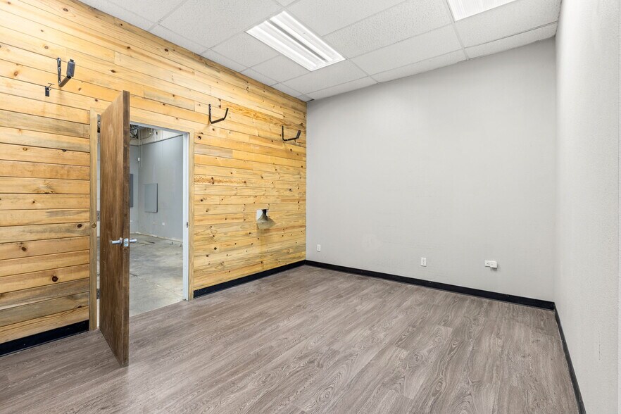 More Photos Of 275 Waneka Pky, Lafayette Freestanding For Lease