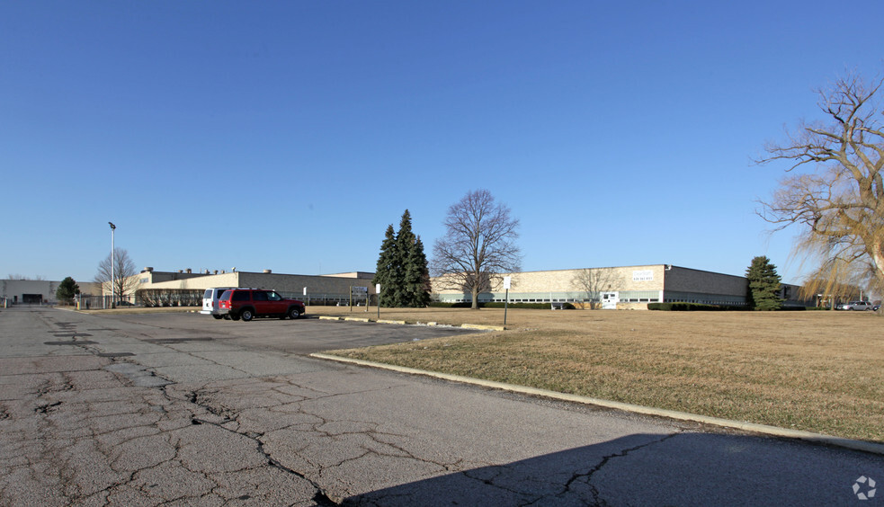 Primary Photo Of 1800 W Hawthorne Ln, West Chicago Distribution For Lease