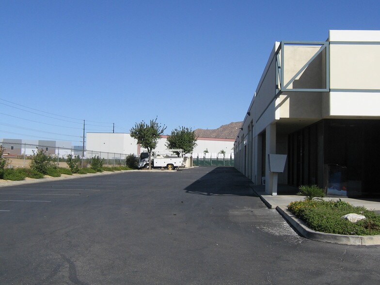 More Photos Of 2040 Eastridge Ave, Riverside Warehouse For Lease
