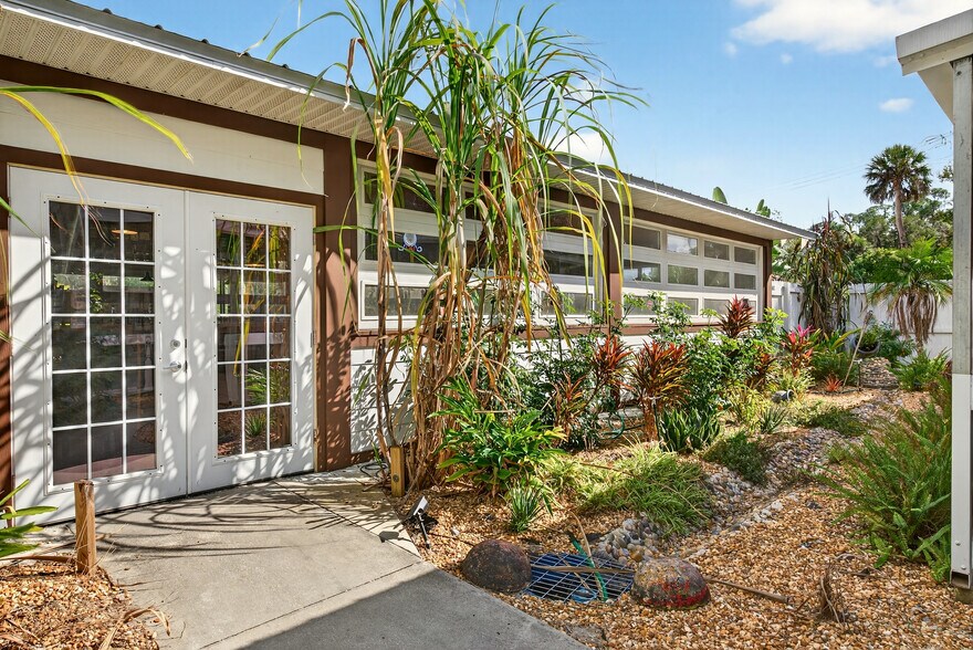 More Photos Of 765 3rd Ave, Welaka Restaurant For Sale