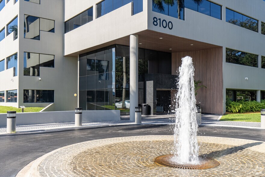 More Photos Of 8100 Oak Ln, Miami Lakes Office For Lease
