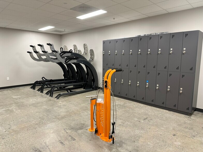 More Photos Of 1650 65th St, Emeryville Research And Development For Lease