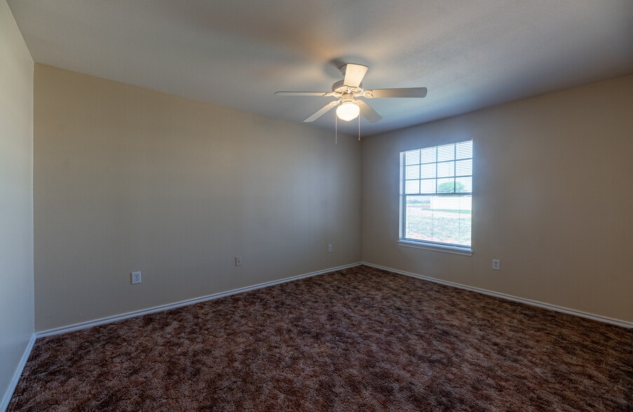 More Photos Of 300 Madison Ave, Childress Apartments For Sale