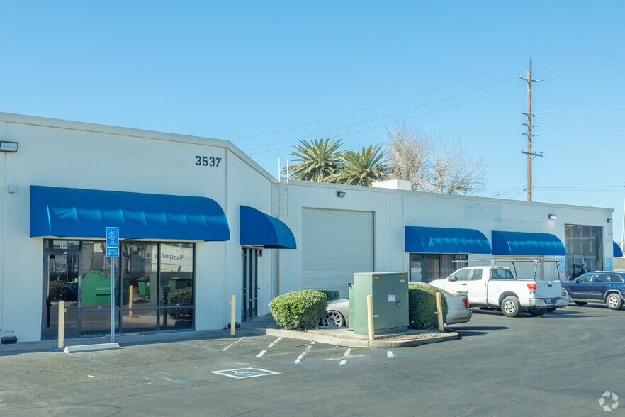More Photos Of 3523-3537 Kiessig Ave, Sacramento Warehouse For Lease