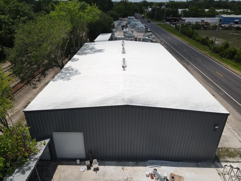 More Photos Of 5270 W Beaver St, Jacksonville Manufacturing For Lease