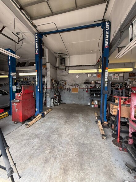 More Photos Of 500 Livingston St, Elizabeth Auto Repair For Sale