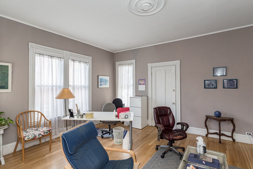 More Photos Of 173 Mount Auburn St, Watertown Medical For Sale