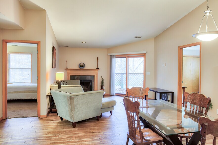 More Photos Of 1533 Arbors Ln, Bloomington Apartments For Sale