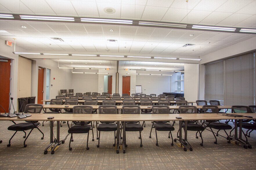 More Photos Of 2721 Discovery Dr, Orlando Research And Development For Lease