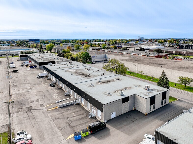 More Photos Of 703-729 Av Meloche, Dorval Warehouse For Lease