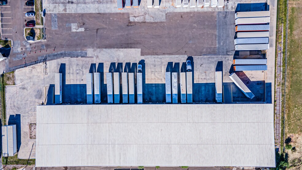 More Photos Of 13806 N Unitec Dr, Laredo Warehouse For Lease