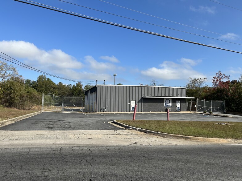 Primary Photo Of 314 Cash Memorial Blvd, Forest Park Warehouse For Lease