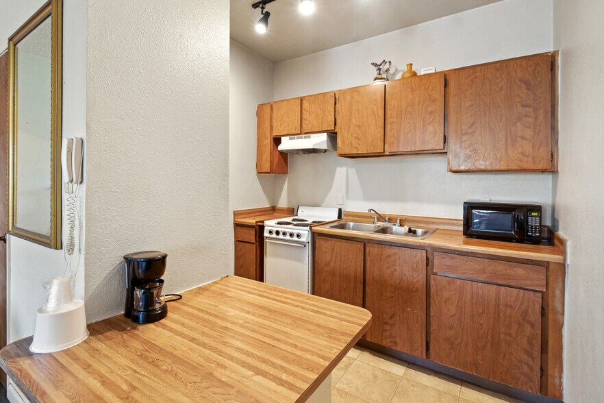 More Photos Of 333 S Main St, Red Bluff Hotel For Sale