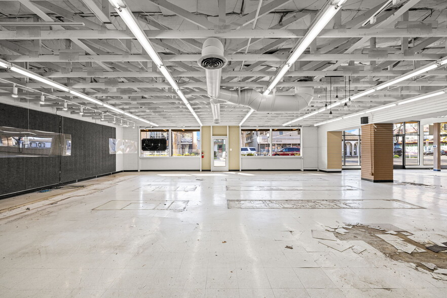 More Photos Of 2601 J St, Sacramento Freestanding For Lease