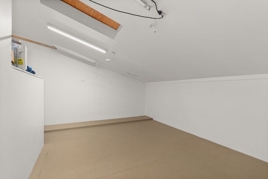 More Photos Of 1017 W Main St, Centralia Flex For Sale