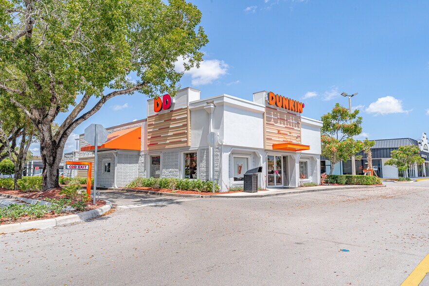 More Photos Of 9801-9965 Pines Blvd, Pembroke Pines General Retail For Lease