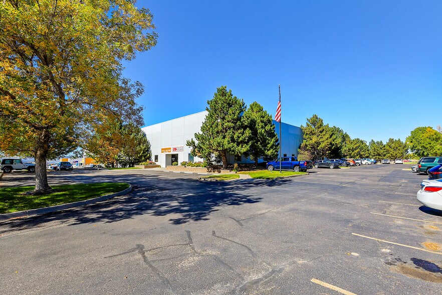 More Photos Of 5555 Joliet St, Denver Warehouse For Lease