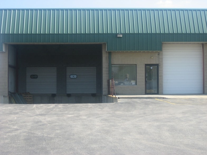 More Photos Of 9342-9362 Virginia Rd, Lake In The Hills Service For Lease