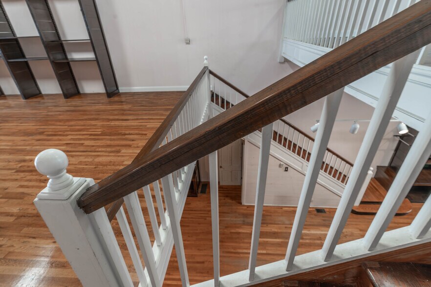 More Photos Of 110 E Main St, Union Storefront Retail Office For Lease