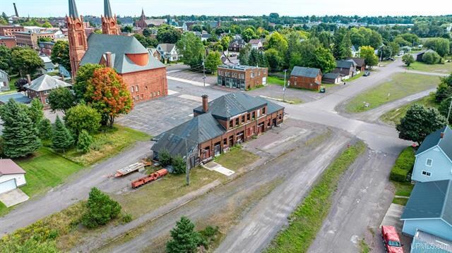 More Photos Of 808 Oak St, Calumet Office For Sale