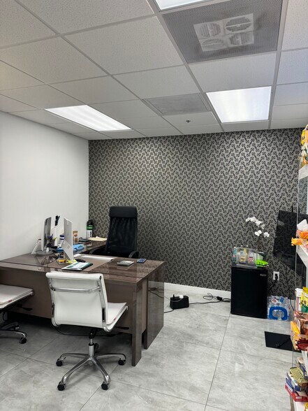 More Photos Of 1970 NW 129th Ave, Miami Warehouse For Lease