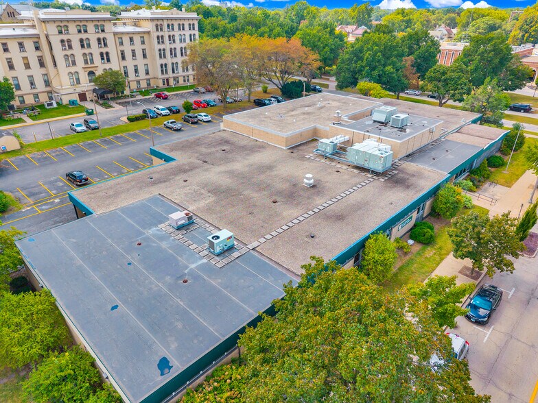 Primary Photo Of 40 E Simmons St, Galesburg Flex For Sale