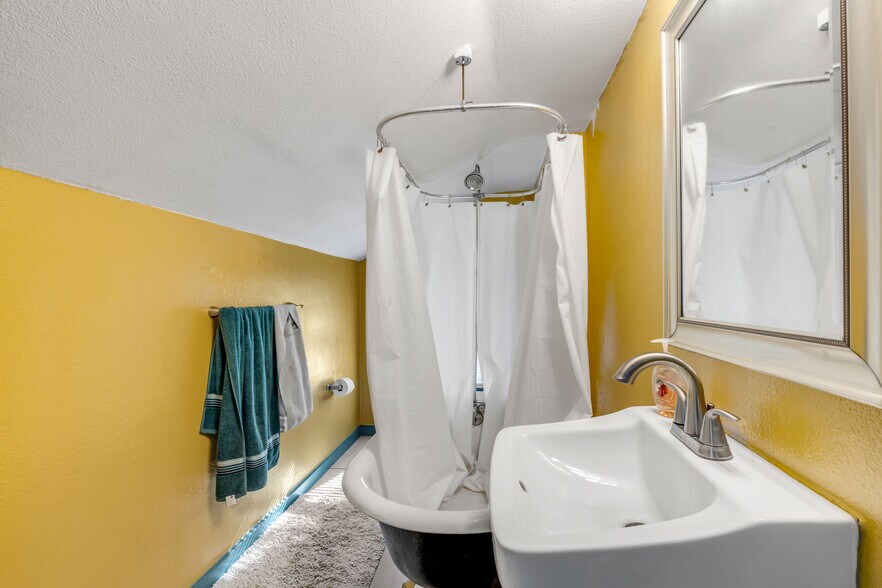More Photos Of 407 Magnolia St, New Smyrna Beach Multifamily For Sale