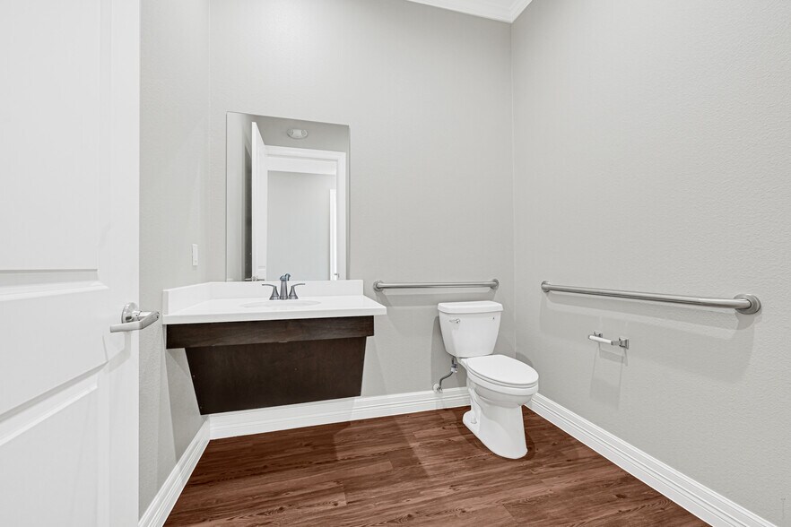 More Photos Of 10401 S Mason Rd Building A, Richmond Office For Lease