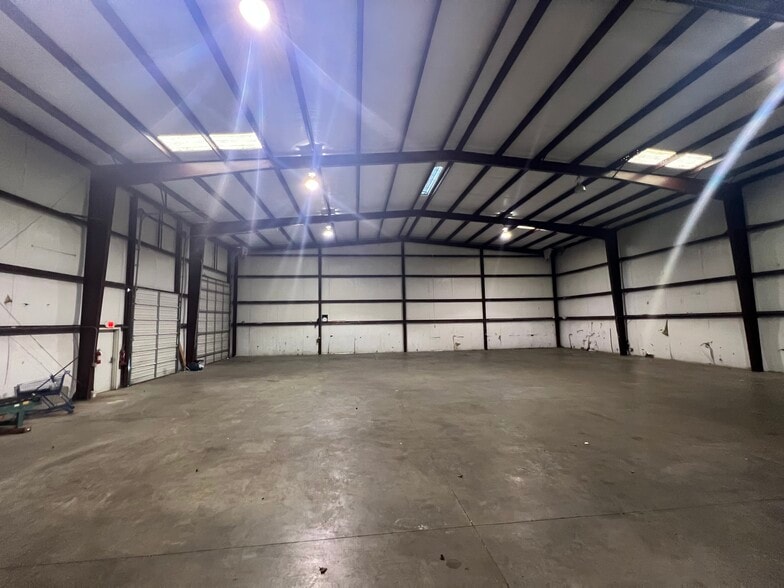 More Photos Of 2125 Airport Rd, Greer Light Distribution For Lease