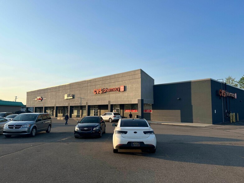 More Photos Of 4235-4239 E 12 Mile Rd, Warren Storefront For Lease