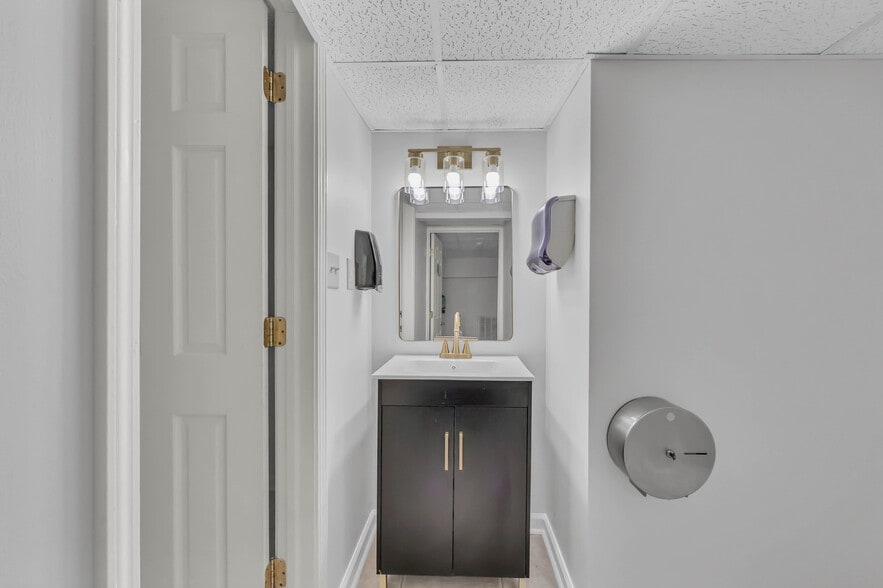 More Photos Of 1543 Madison St, Clarksville Specialty For Sale