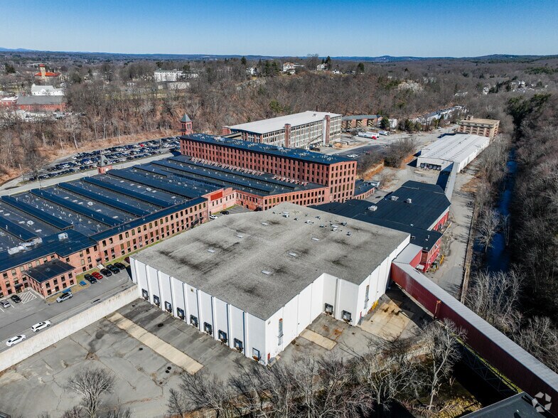 More Photos Of 1 Green St, Clinton Distribution For Lease