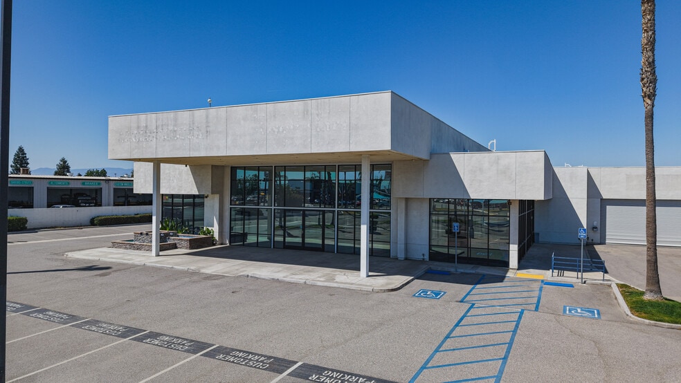 More Photos Of 4625 Wible Rd, Bakersfield Auto Dealership For Lease