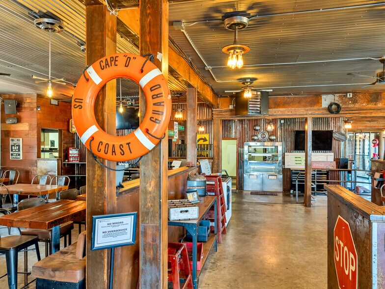 More Photos Of 780 US-101, Chinook Restaurant For Sale