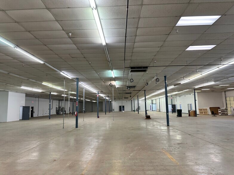 More Photos Of 1001 NE Loop 820, Fort Worth Distribution For Lease