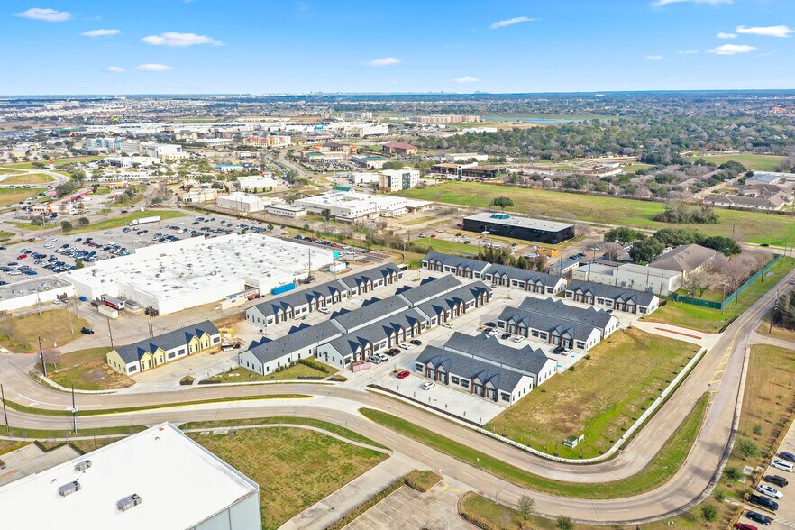 More Photos Of 1325 Main St, Katy Medical For Lease