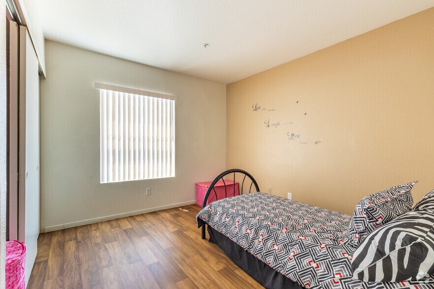 More Photos Of 2125 N Las Vegas Blvd, North Las Vegas Apartments For Lease