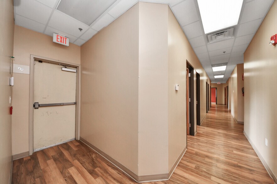 More Photos Of 3521 Town Center Blvd, Sugar Land Medical For Lease