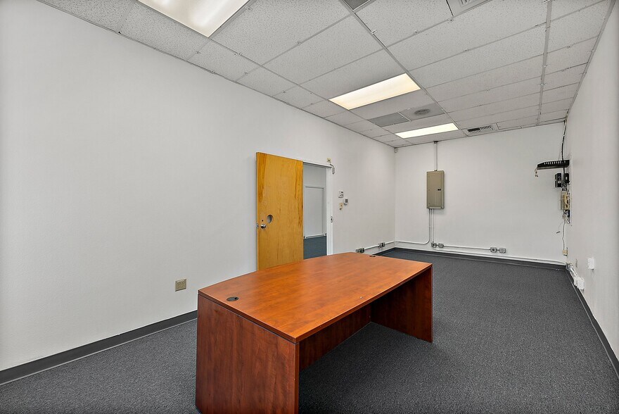 More Photos Of 3721 Kitsap Way, Bremerton Office For Lease