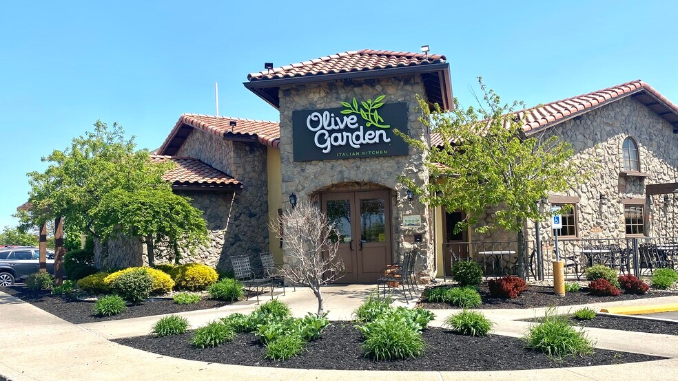 More Photos Of 7715 Mentor Ave, Mentor Freestanding For Sale