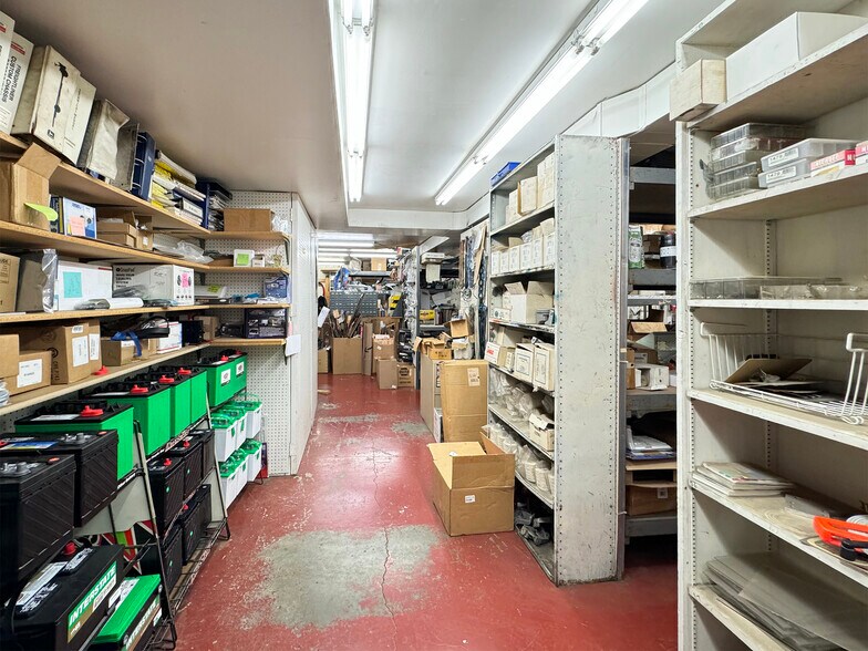 More Photos Of 275 S 7th Ave, Sequim Auto Repair For Sale