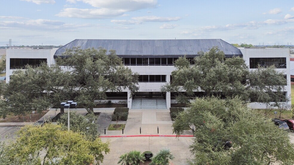 More Photos Of 3027 Marina Bay Dr, League City Office For Lease