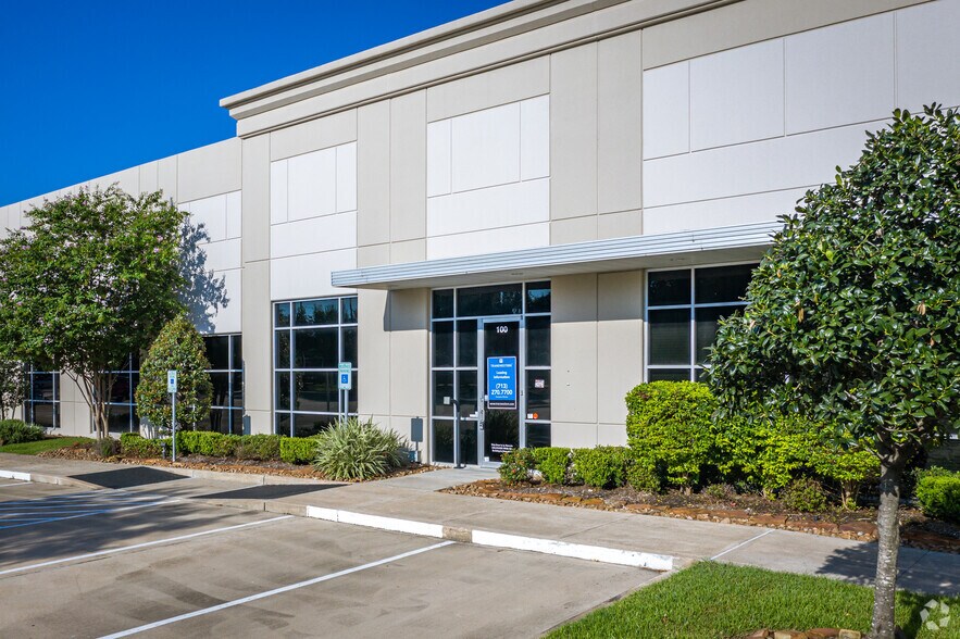 More Photos Of 5353 W Sam Houston Pky N, Houston Flex For Lease